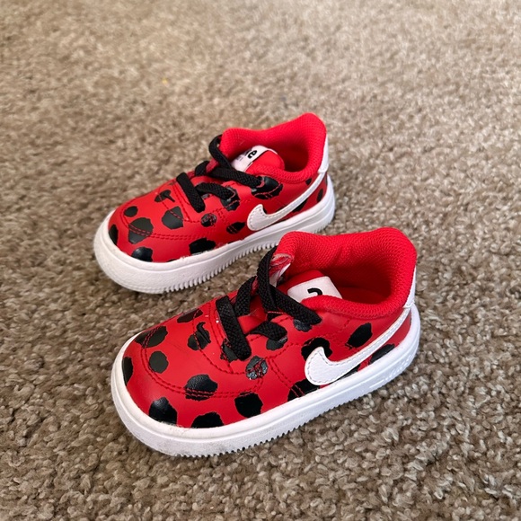 Nike Toddler Girls “Ladybug” shoes Size 5c - Picture 2 of 2
